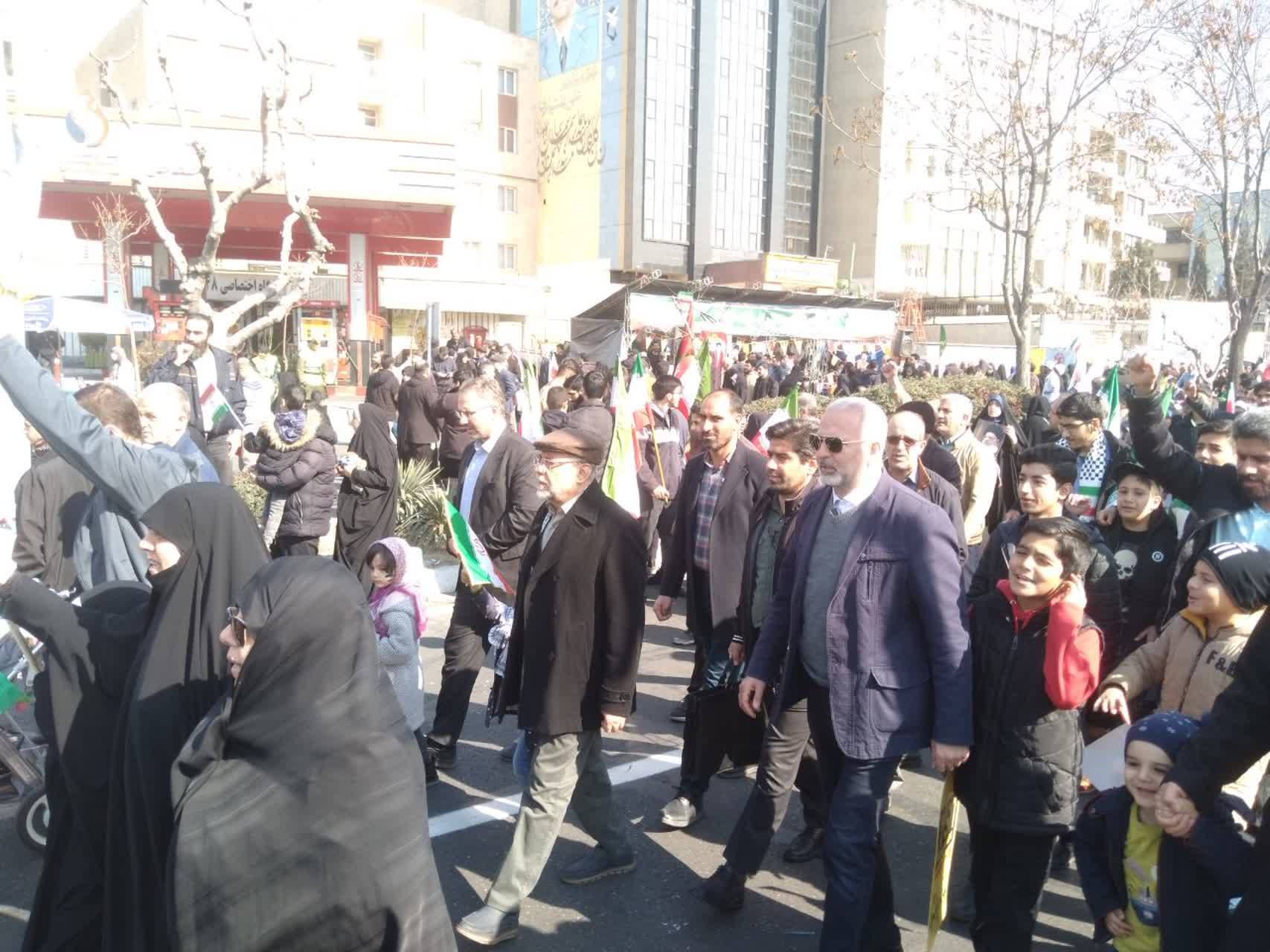 گزارش تصویری حضور دبیرمجمع تشخیص مصلحت نظام در راهپیمایی روز 22 بهمن در تهران