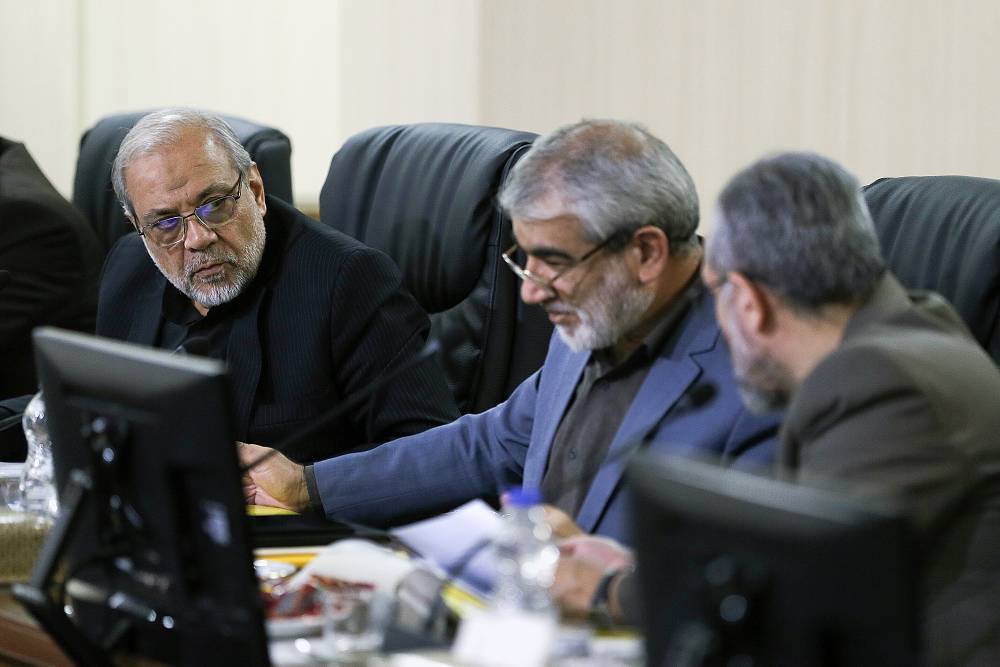پایان بررسی طرح «حمایت از مالکیت صنعتی» و آغاز بررسی طرح «الزام به ثبت رسمی معاملات اموال غیرمنقول» پایان بررسی طرح «حمایت از مالکیت صنعتی» و آغاز بررسی طرح «الزام به ثبت رسمی معاملات اموال غیرمنقول»