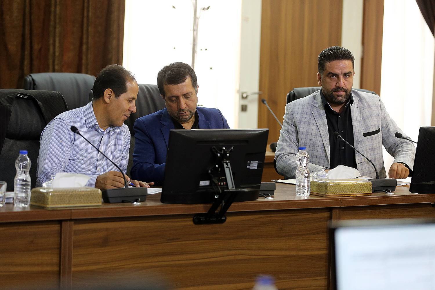 گزارش تصویری جلسه کمیسیون زیربنایی و تولیدی با موضوع ادامه بررسی و تدوین «سیاست های کلی معدن و صنایع معدنی» در کمیسیون زیربنایی و تولیدی مجمع گزارش تصویری جلسه کمیسیون زیربنایی و تولیدی با موضوع ادامه بررسی و تدوین «سیاست های کلی معدن و صنایع معدنی» در کمیسیون زیربنایی و تولیدی مجمع