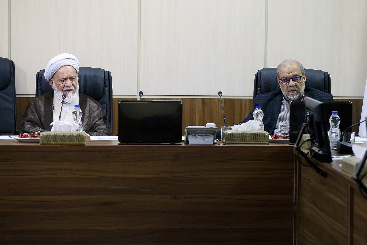 گزارش تصویری جلسه کمیسیون زیربنایی و تولیدی با موضوع ادامه بررسی و تدوین «سیاست های کلی معدن و صنایع معدنی» در کمیسیون زیربنایی و تولیدی مجمع گزارش تصویری جلسه کمیسیون زیربنایی و تولیدی با موضوع ادامه بررسی و تدوین «سیاست های کلی معدن و صنایع معدنی» در کمیسیون زیربنایی و تولیدی مجمع