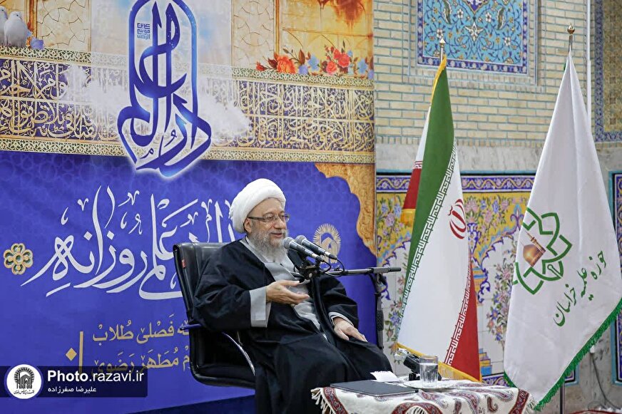 انتقاد و مطالبه‌گری حق ملت است اما نباید به دشمن چراغ سبز داد / جمهوری اسلامی در برابر فشار و قلدرمآبی آمریکایی‌ها می‌ایستد