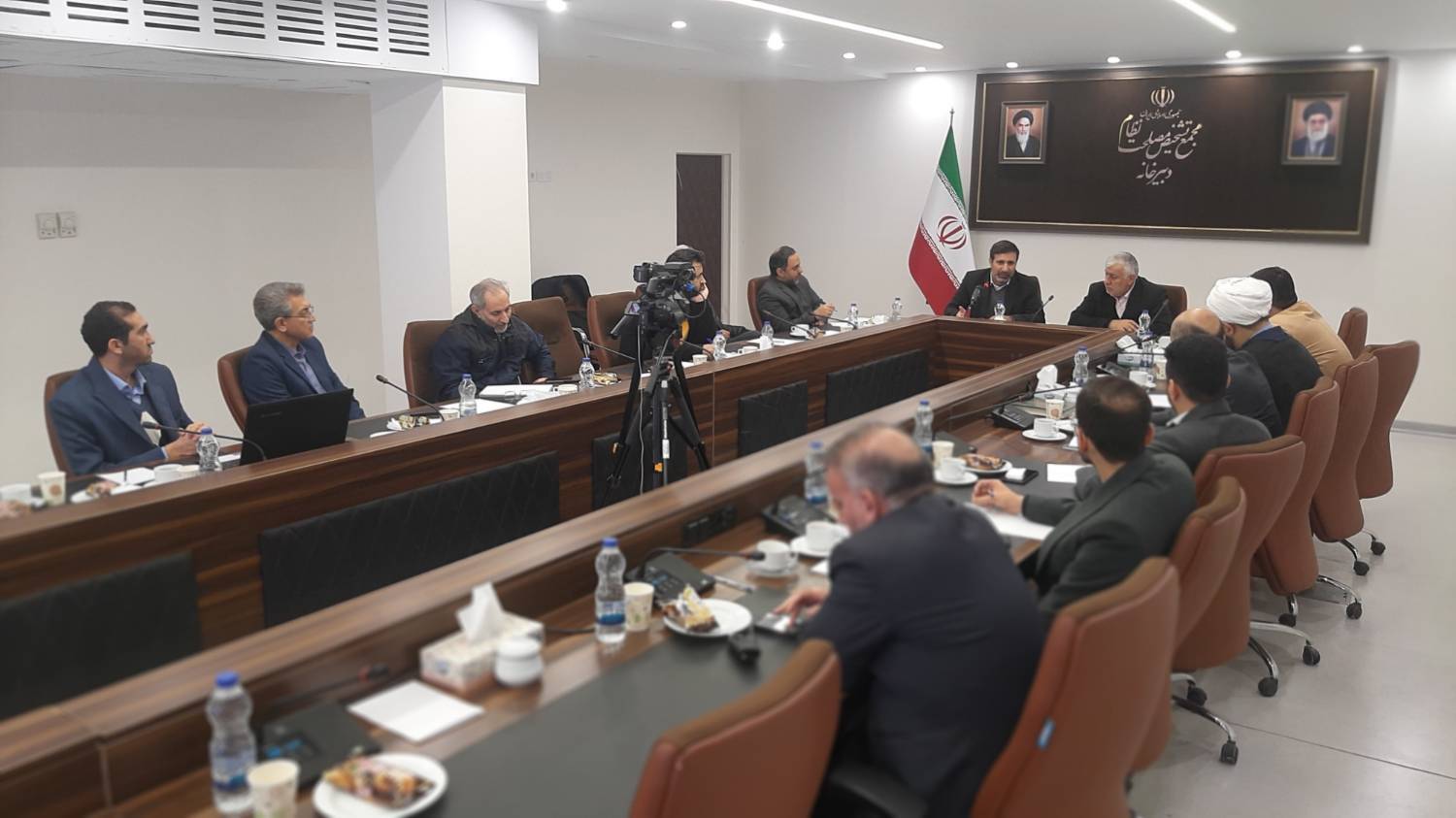 بررسی راهکارهای اجرایی شدن بند ششم سیاست های نظام قانونگذاری