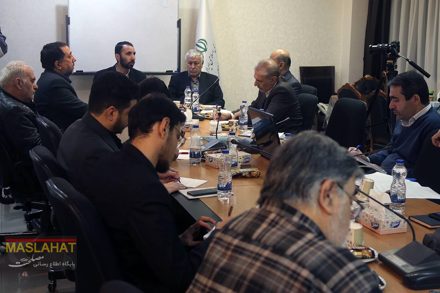 وضع مقررات از چه مسیرهایی می‌گذرد 