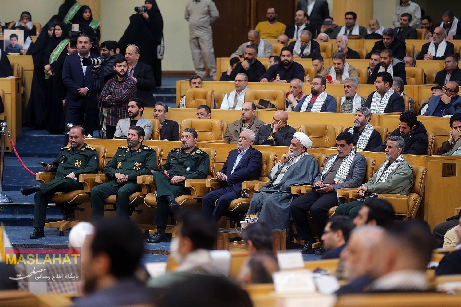 تقدیر از کارمند تراز مجمع تشخیص مصلحت نظام در مکتب شهید حاج قاسم تقدیر از کارمند تراز مجمع تشخیص مصلحت نظام در مکتب شهید حاج قاسم