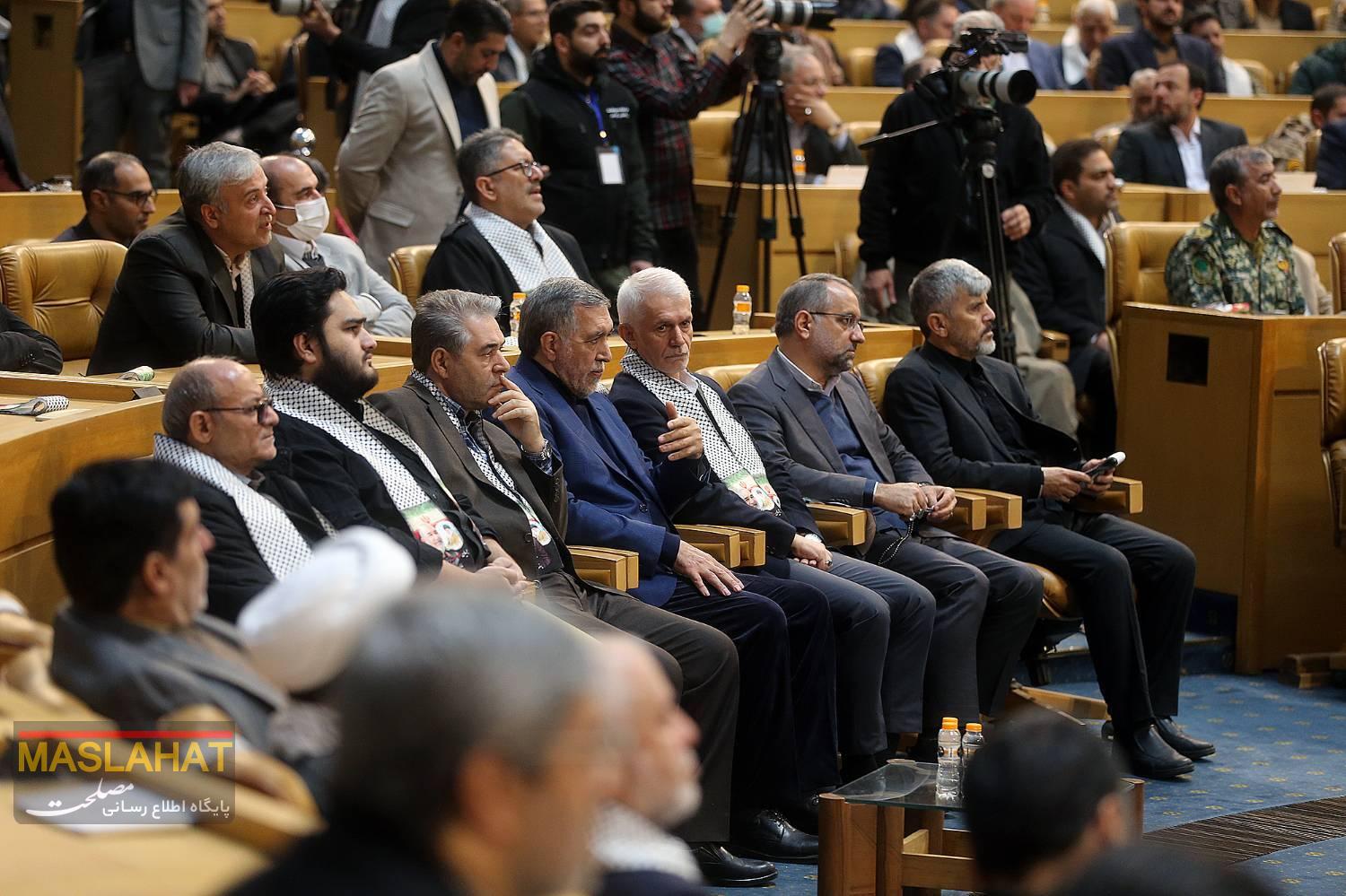 تقدیر از کارمند تراز مجمع تشخیص مصلحت نظام در مکتب شهید حاج قاسم تقدیر از کارمند تراز مجمع تشخیص مصلحت نظام در مکتب شهید حاج قاسم