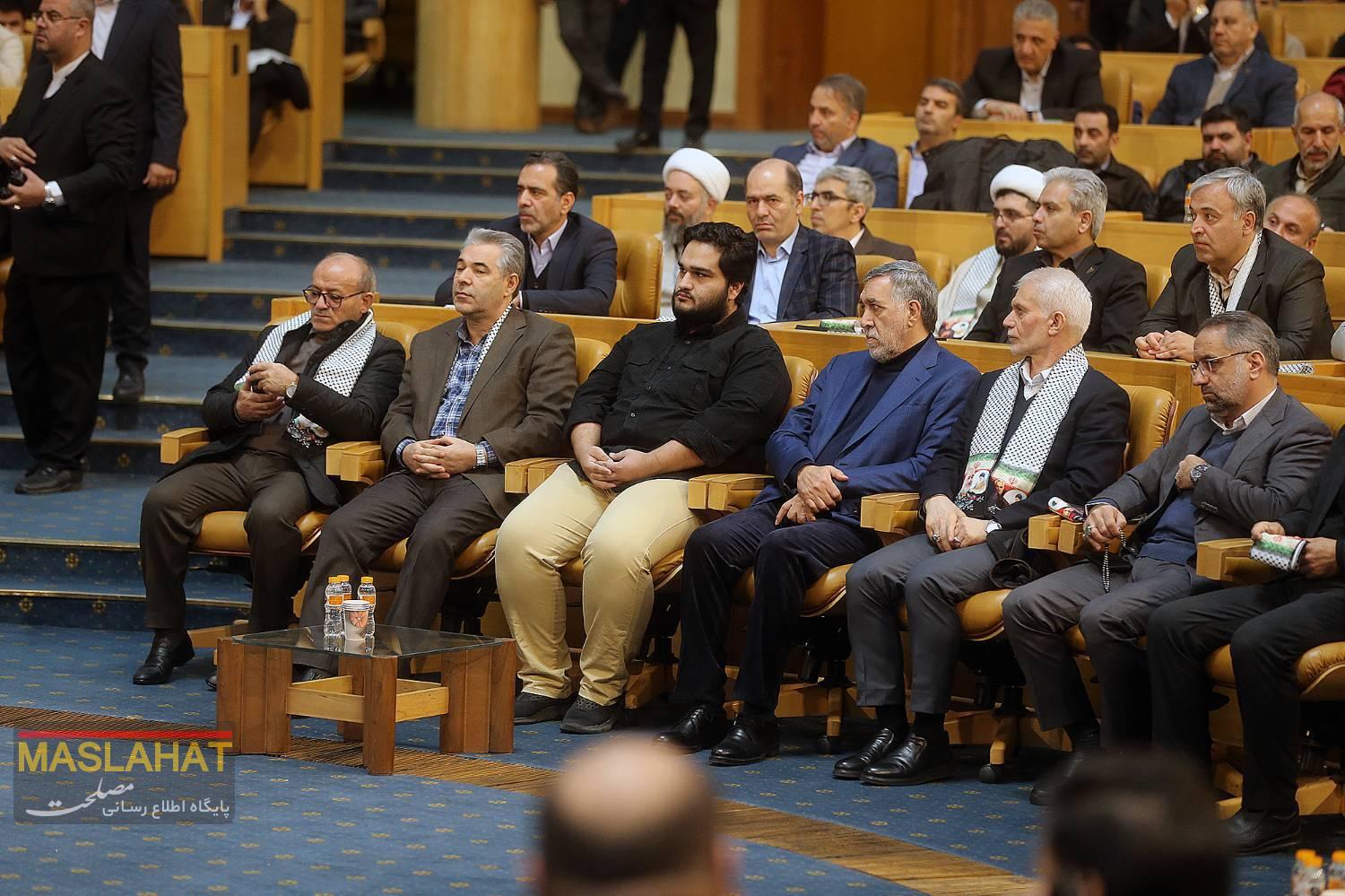 تقدیر از کارمند تراز مجمع تشخیص مصلحت نظام در مکتب شهید حاج قاسم تقدیر از کارمند تراز مجمع تشخیص مصلحت نظام در مکتب شهید حاج قاسم