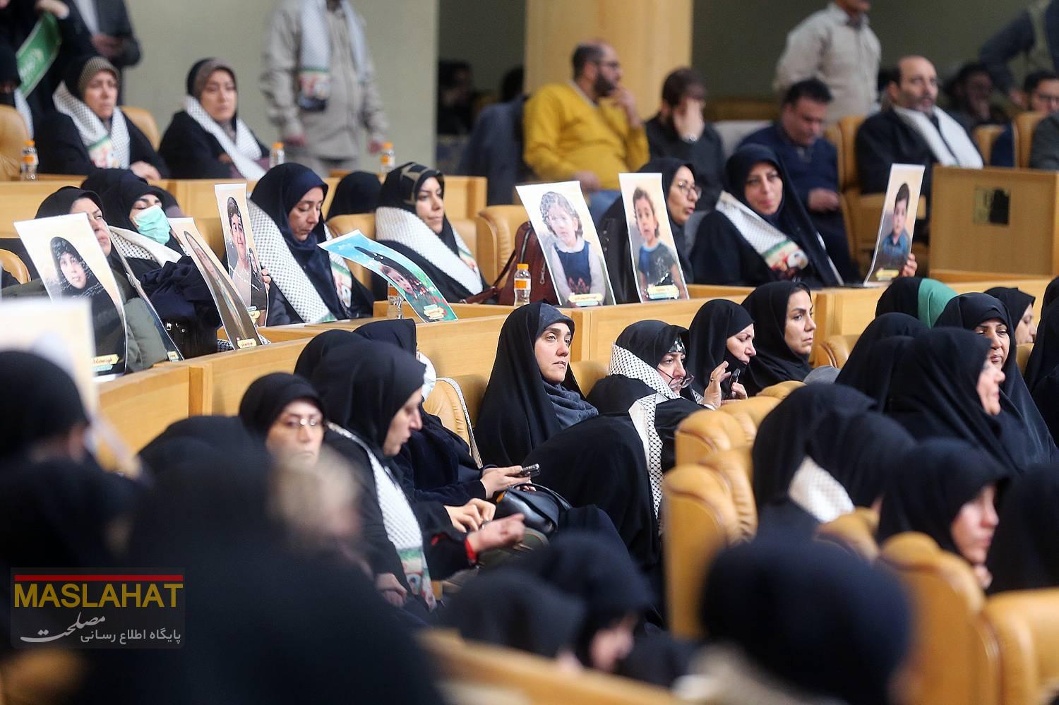 تقدیر از کارمند تراز مجمع تشخیص مصلحت نظام در مکتب شهید حاج قاسم تقدیر از کارمند تراز مجمع تشخیص مصلحت نظام در مکتب شهید حاج قاسم