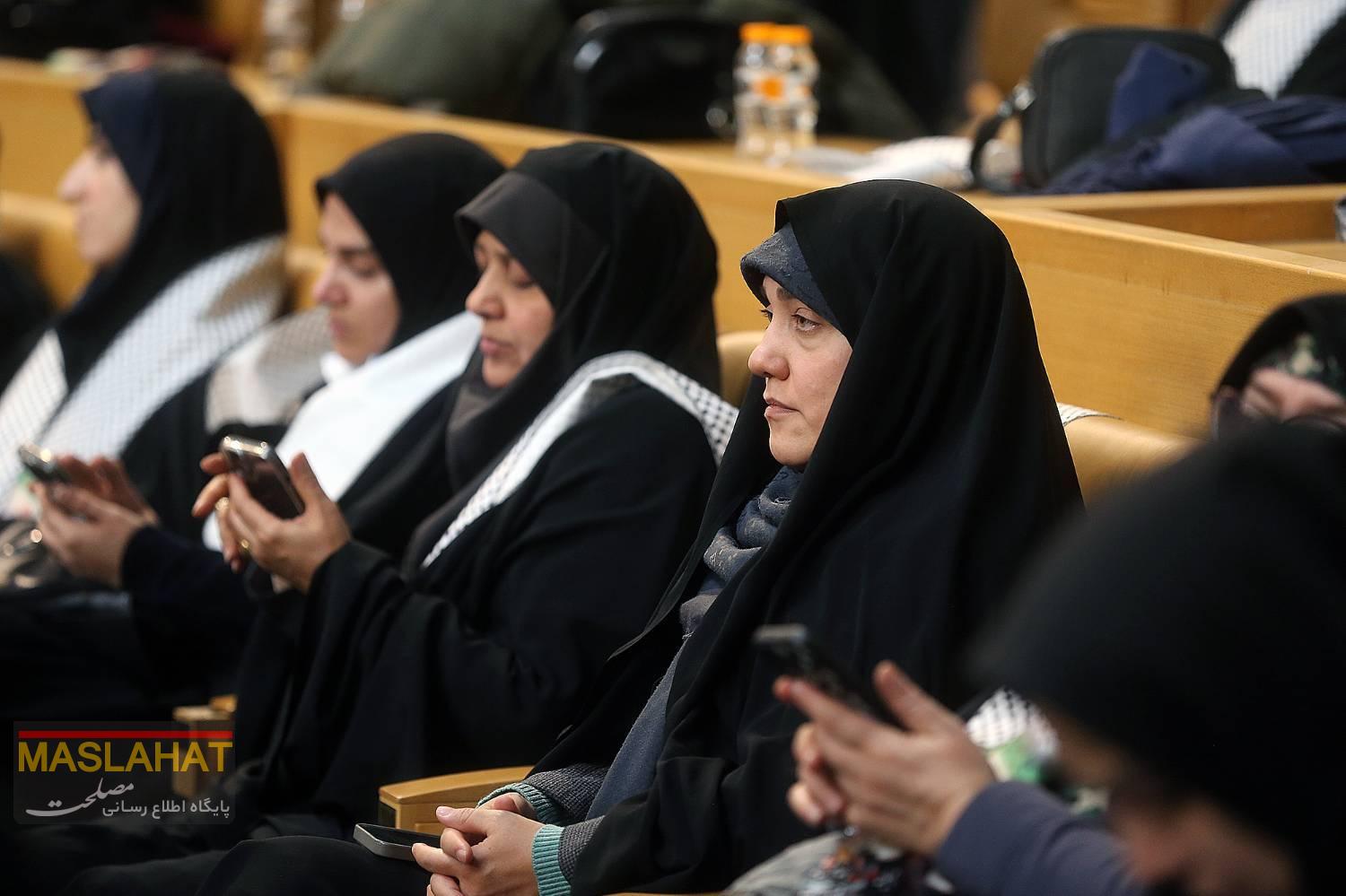 تقدیر از کارمند تراز مجمع تشخیص مصلحت نظام در مکتب شهید حاج قاسم تقدیر از کارمند تراز مجمع تشخیص مصلحت نظام در مکتب شهید حاج قاسم