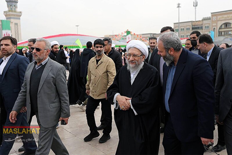 گزارش تصویری حضور آیت الله آملی لاریجانی در راهپیمایی ۲۲ بهمن قم