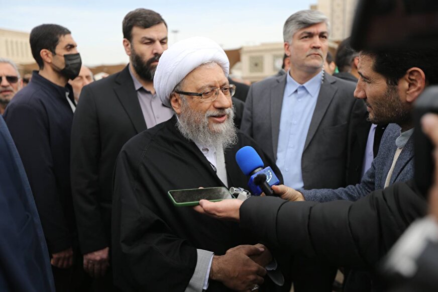 مردم همیشه در صحنه حاضر بوده‌اند؛ مسولان با تلاش مضاعف مشکلات اقتصادی را کمتر کنند