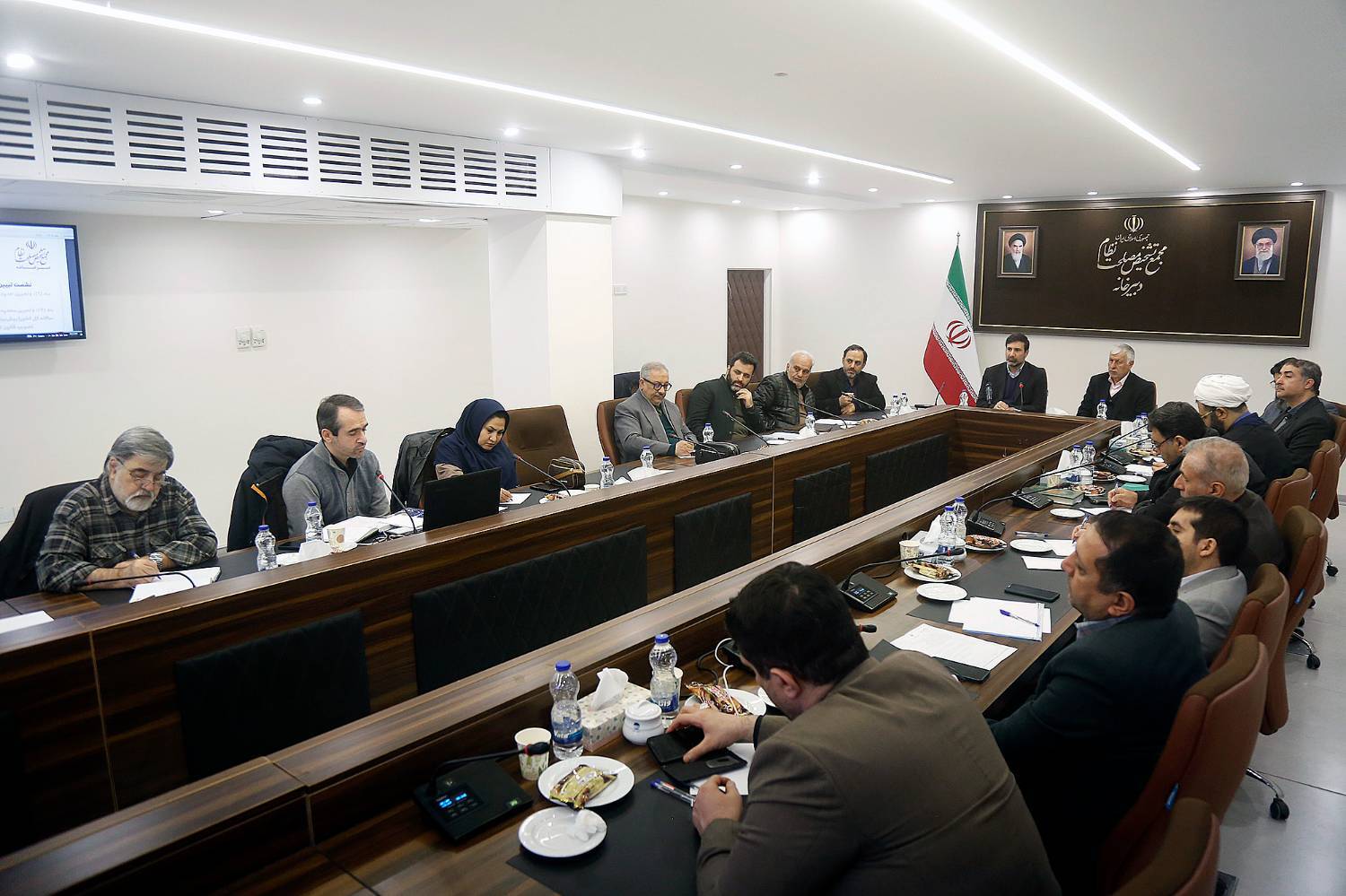 بررسی بند هفتم سیاست‌های کلی نظام قانون‌گذاری با توجه به اصل ۵۲ قانون اساسی