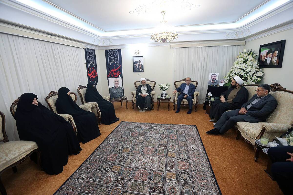 دیدار آیتالله آملی لاریجانی با خانواده سردار شهید سلامی