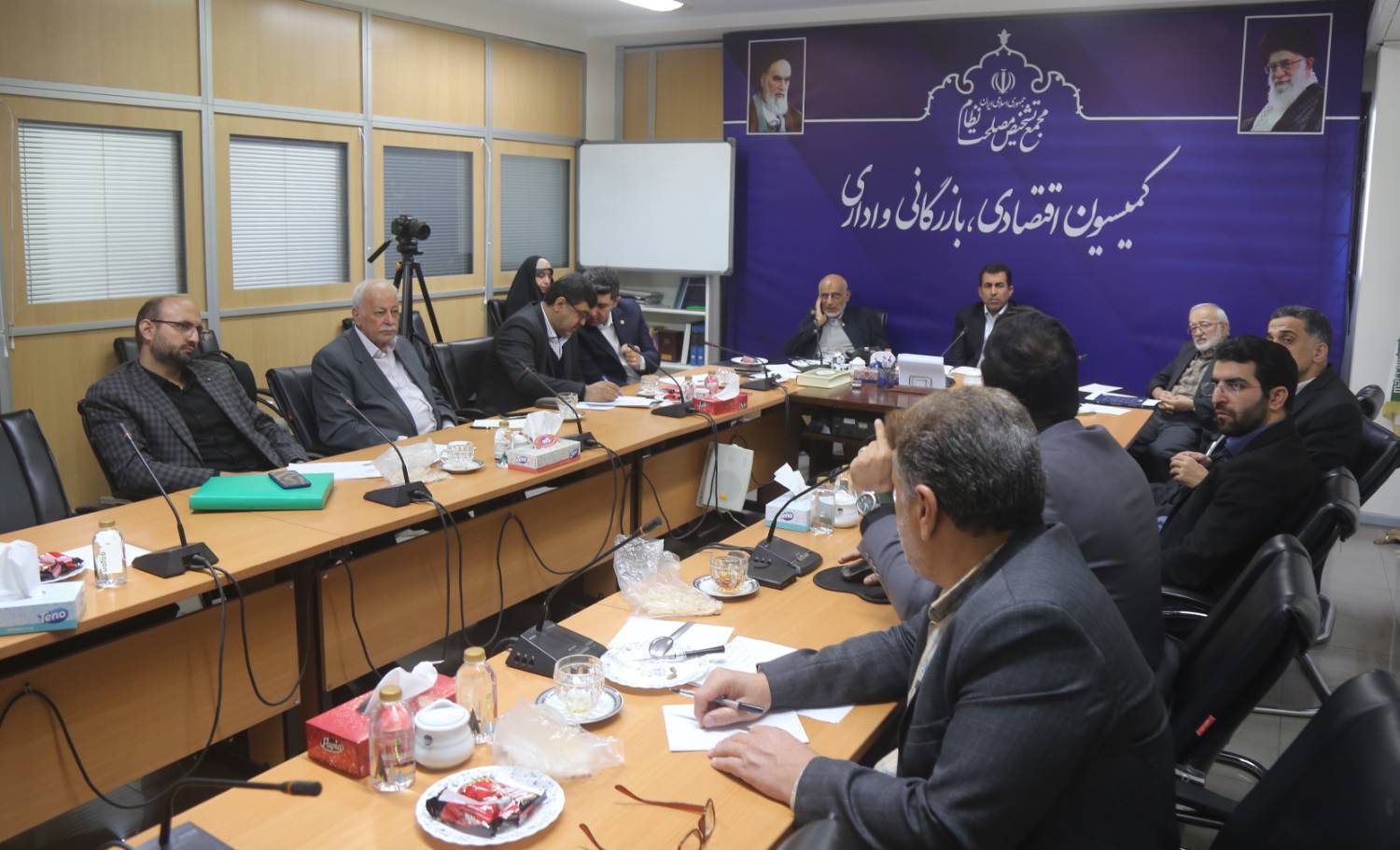 عملکرد بانک مرکزی در کمیسیون اقتصادی دبیرخانه مجمع بررسی شد