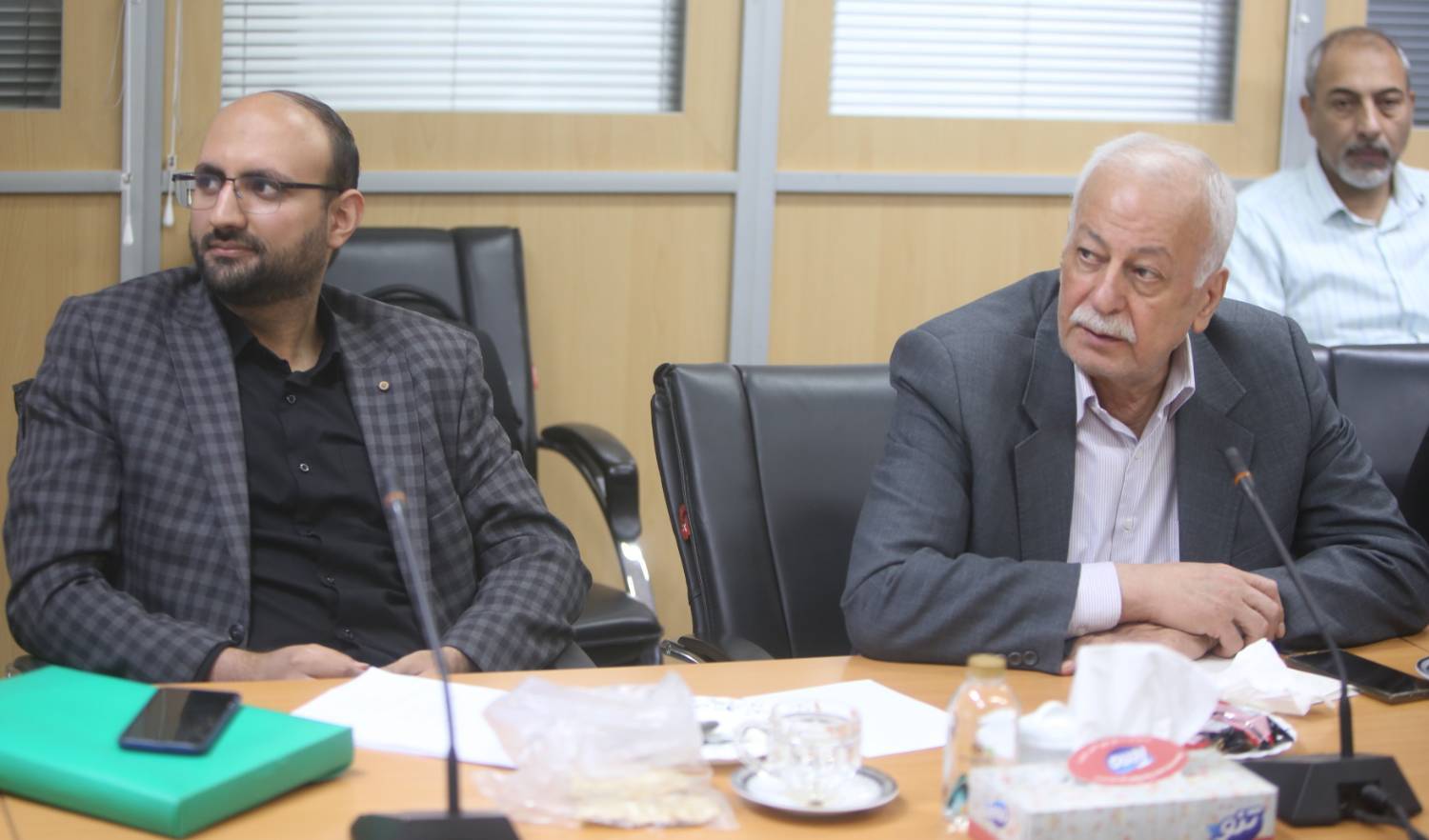 عملکرد بانک مرکزی در کمیسیون اقتصادی دبیرخانه مجمع بررسی شد