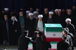 اقامه نماز بر پیکر مطهر رهبر شهید انقلاب و خانواده ایشان
