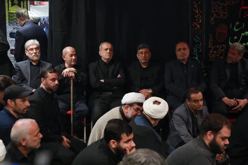 حضور رییس جمهور در دومین شب مراسم عزاداری در بیت شهیدان لاریجانی