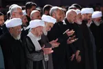 اقامه نماز بر پیکر مطهر رهبر شهید انقلاب و خانواده ایشان