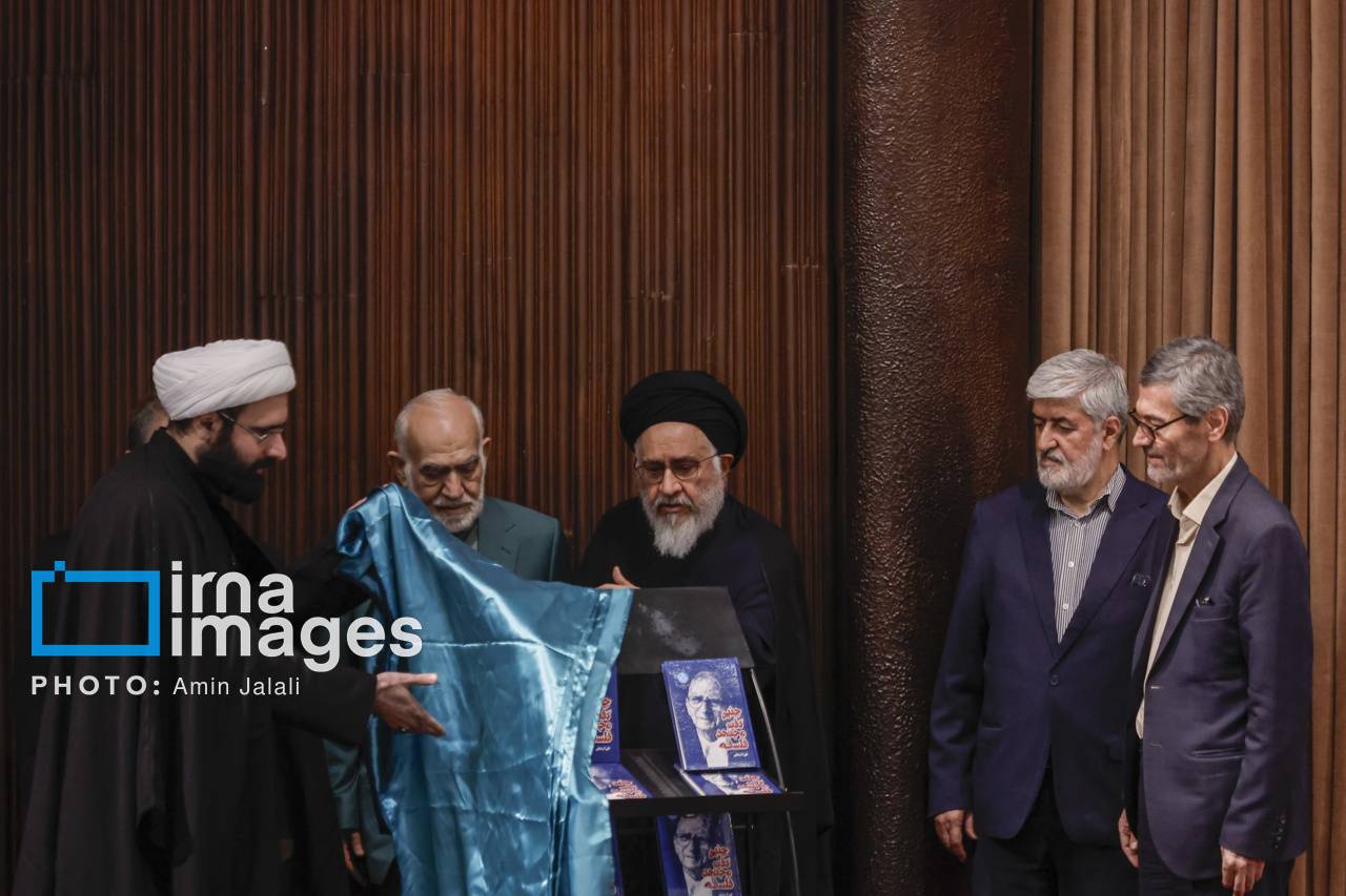 مراسم یادبود شهید لاریجانی در دانشگاه تهران برگزار شد مراسم یادبود شهید لاریجانی در دانشگاه تهران برگزار شد