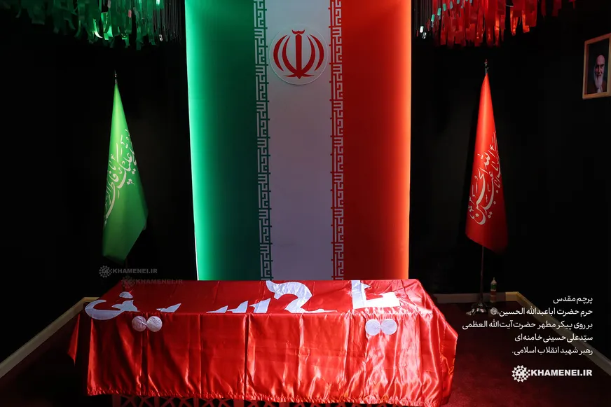 ادای احترام دکتر کدخدایی به پیکر مطهر رهبر شهید انقلاب