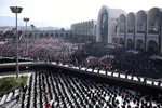 اقامه نماز بر پیکر مطهر رهبر شهید انقلاب و خانواده ایشان