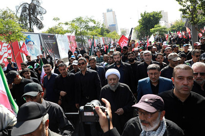 گزارش تصویری حضور آیت الله آملی لاریجانی در مراسم تشییع پیکر مطهر رهبر شهید انقلاب