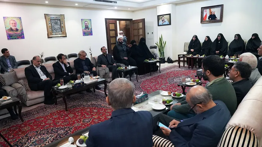 دیدار جمعی از نمایندگان ادوار مجلس با خانواده شهید لاریجانی