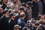 اقامه نماز بر پیکر مطهر رهبر شهید انقلاب و خانواده ایشان