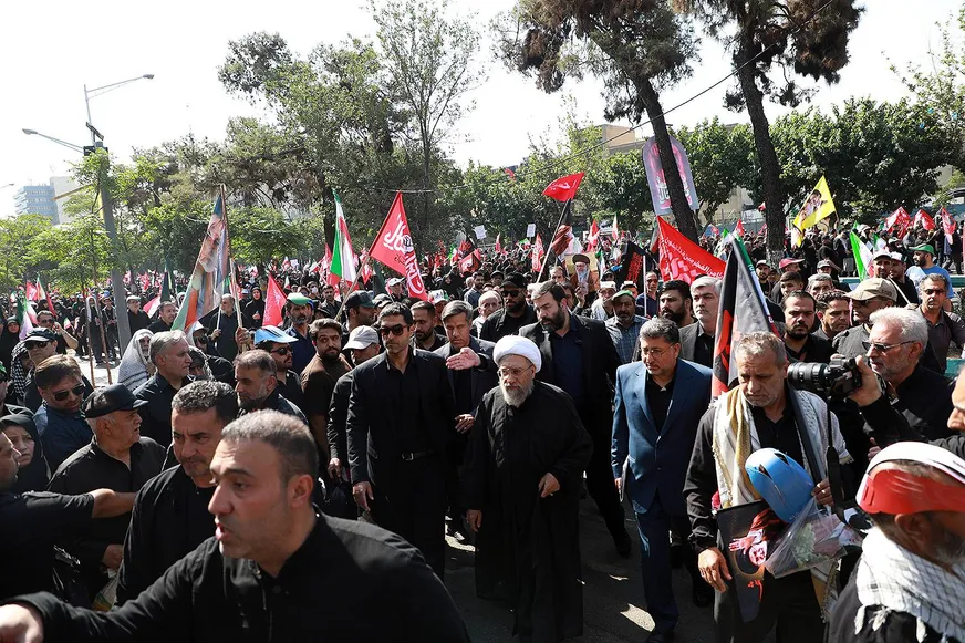 حضور آیت الله آملی لاریجانی در مراسم تشییع پیکر مطهر رهبر شهید انقلاب
