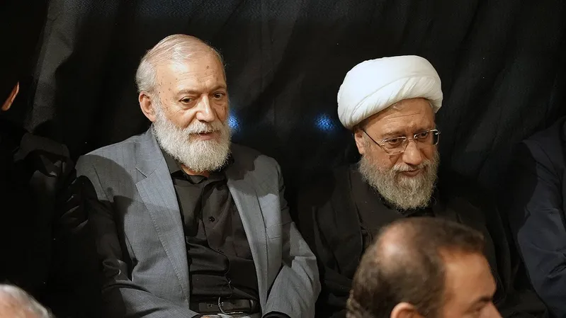 گزارش تصویری سومین شب مراسم عزاداری سیدالشهدا در منزل شهیدان لاریجانی با حضور آیت الله آملی لاریجانی